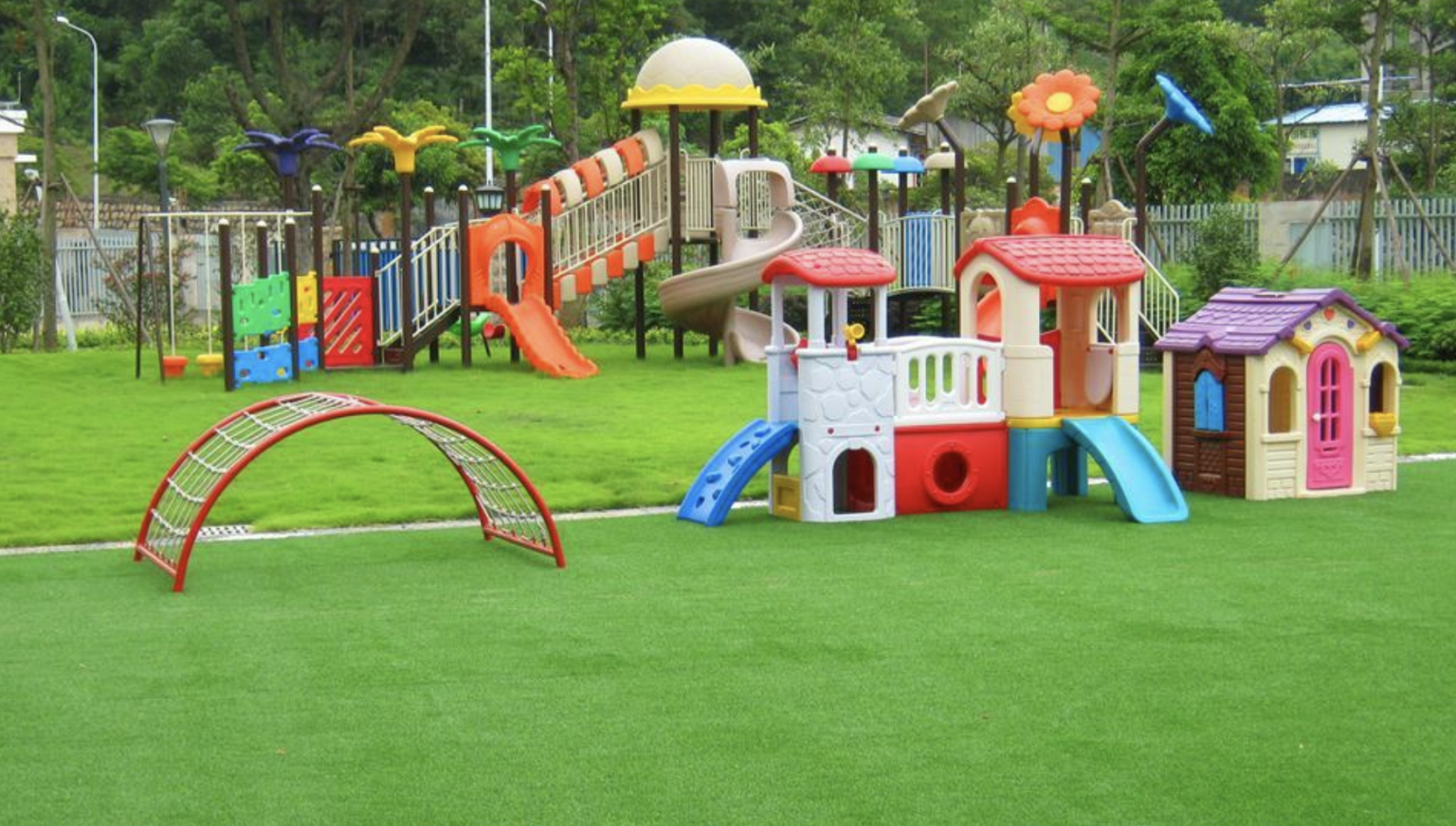 pros-and-cons-of-large-childcare-in-singapore